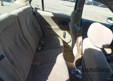 2001 Saturn Sl1 from USA, damaged, VIN 1G8ZH528X1Z280789